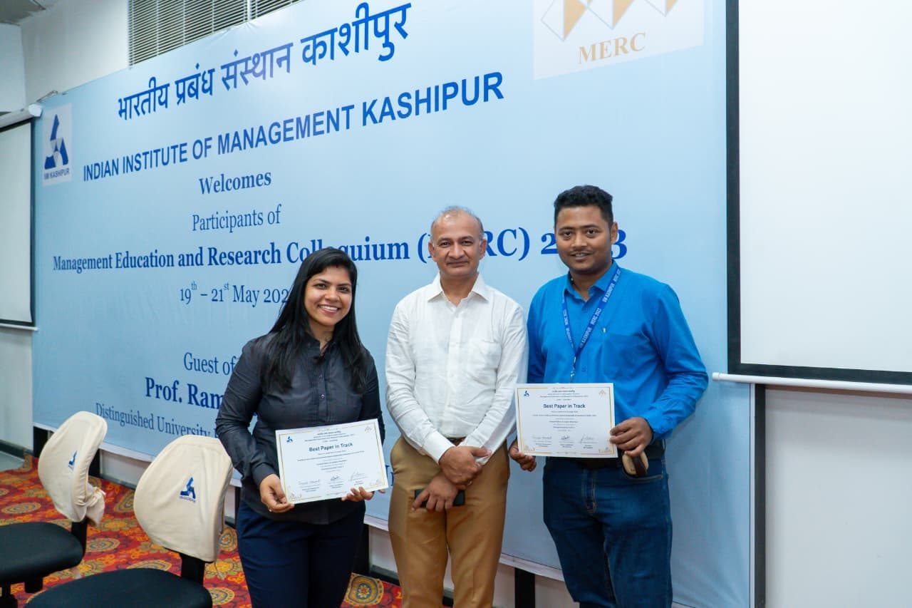Dr Swapnil Sahoo and co-author Anjana Dharmani receiving the Best Paper in Track award at MERC 2023, IIM Kashipur