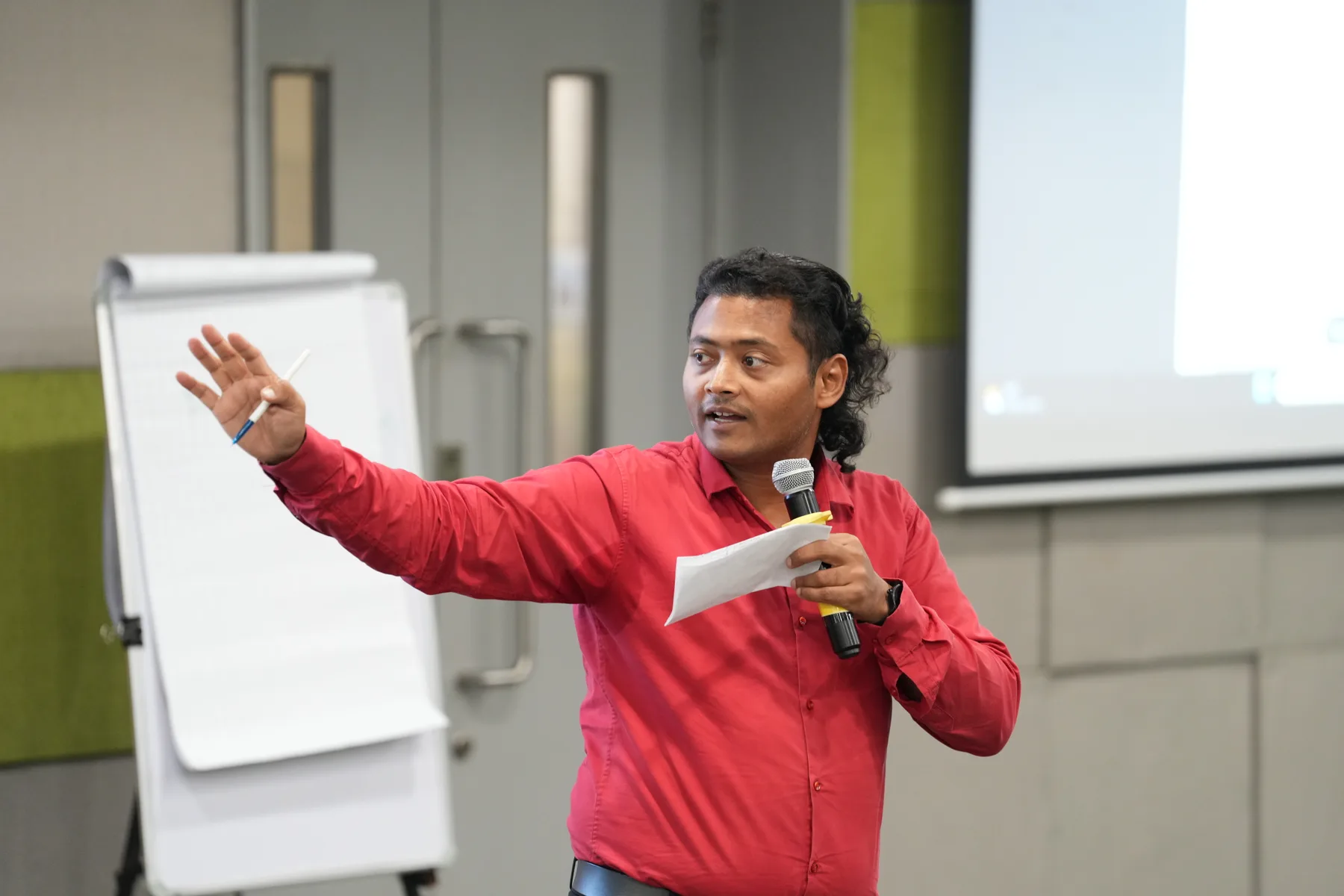 Dr Swapnil Sahoo facilitating an interactive induction session with a flip chart